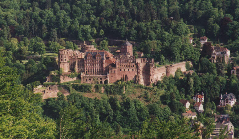 Blick auf die Heidelberger Schlo� Ruine 82kb